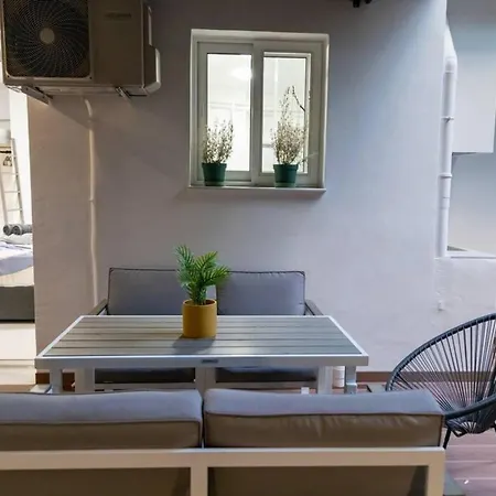 Backyard Modern House Nea Smyrni *
